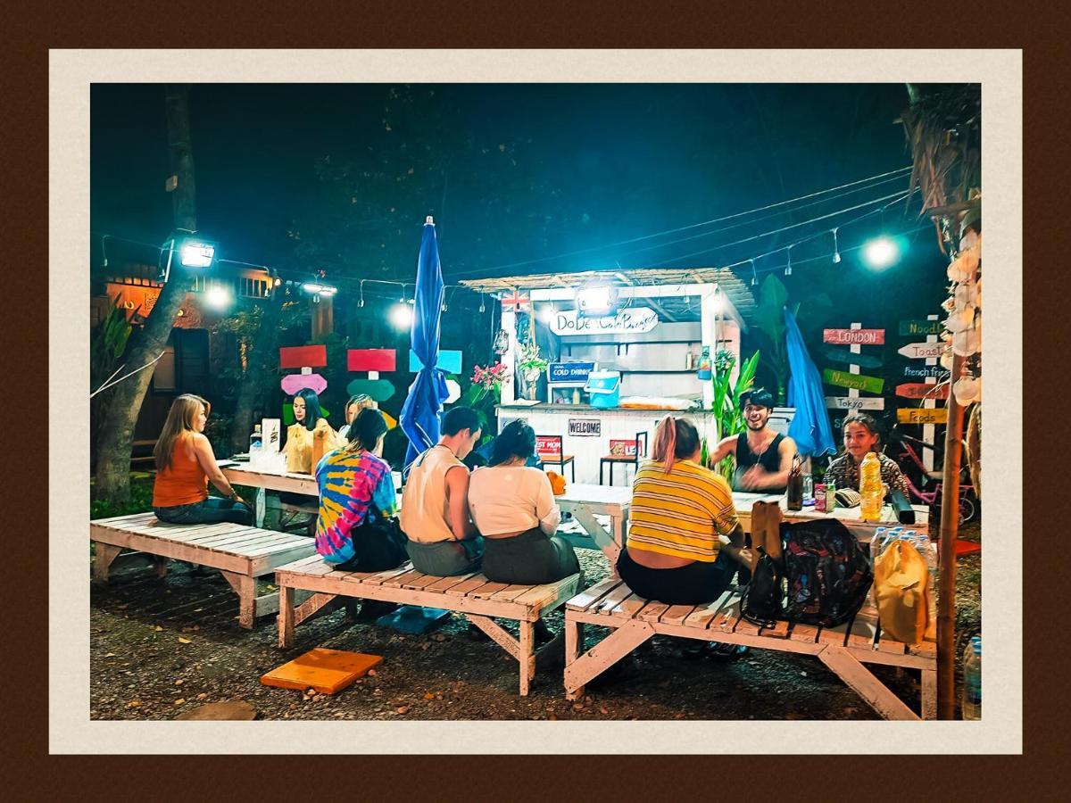 Do Dee Cafe Bangkok Hostel Exterior photo