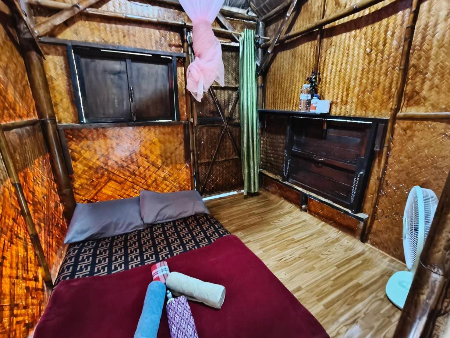 Do Dee Cafe Bangkok Hostel Exterior photo
