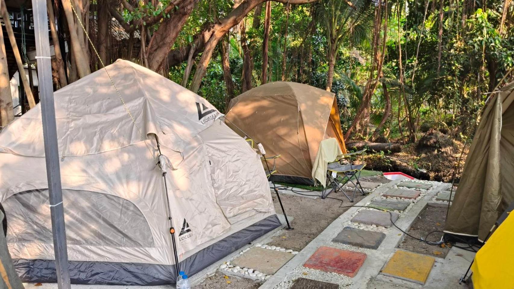 Do Dee Cafe Bangkok Hostel Exterior photo