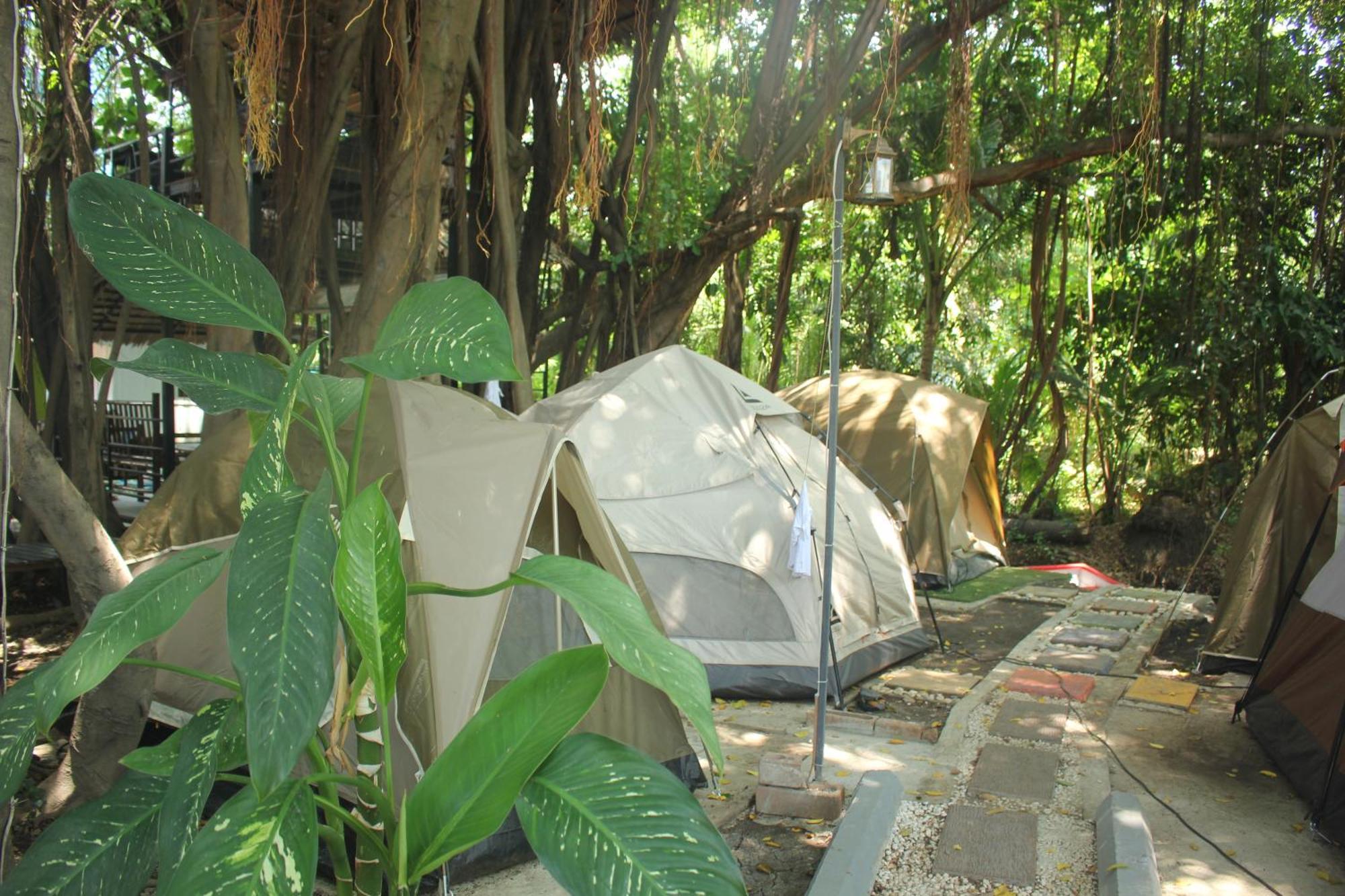 Do Dee Cafe Bangkok Hostel Exterior photo